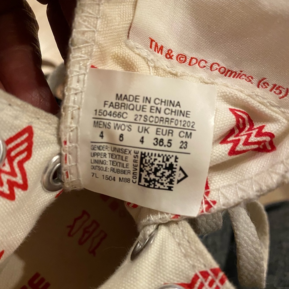 Converse Allstar Chuck Taylor unisex high top “Wonder Woman” sneakers - Picture 4 of 16